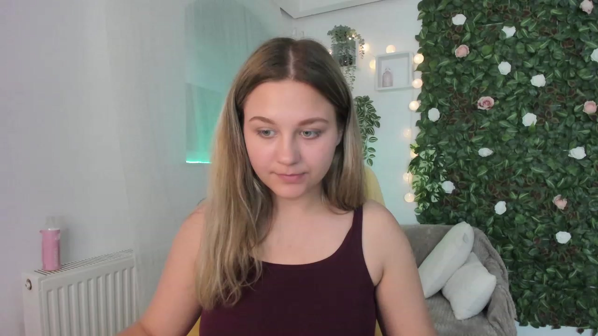 Gallery image thumbnail from Sofia_Lee18's myfreecams stream on, 06/06/2023, 11:04 image 17 of 20