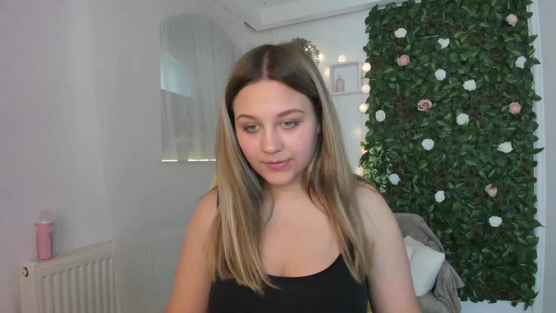 Gallery image thumbnail from Sofia_Lee18's myfreecams stream on, 06/08/2023, 09:32 image 14 of 20