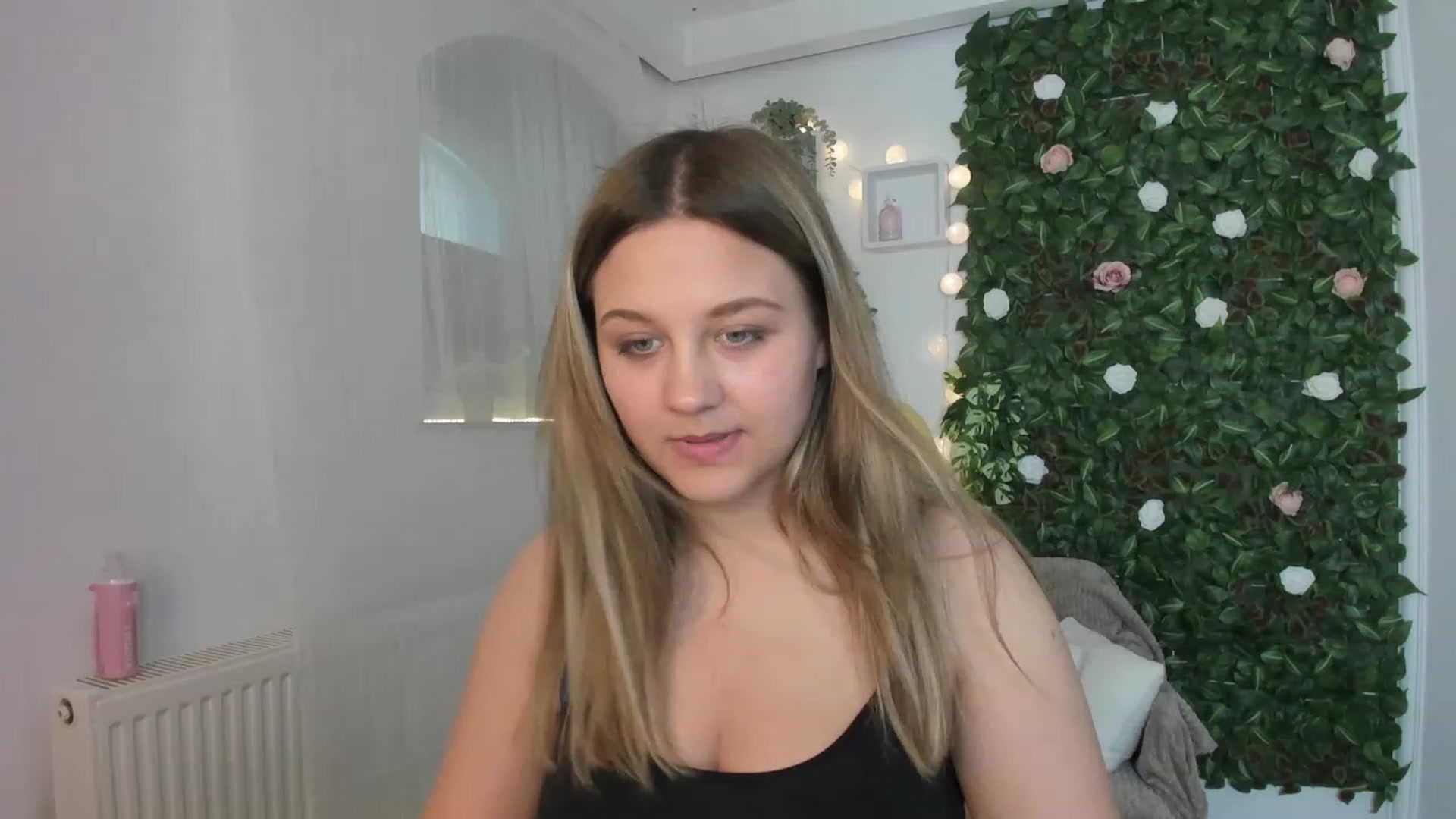 Gallery image thumbnail from Sofia_Lee18's myfreecams stream on, 06/08/2023, 09:32 image 19 of 20