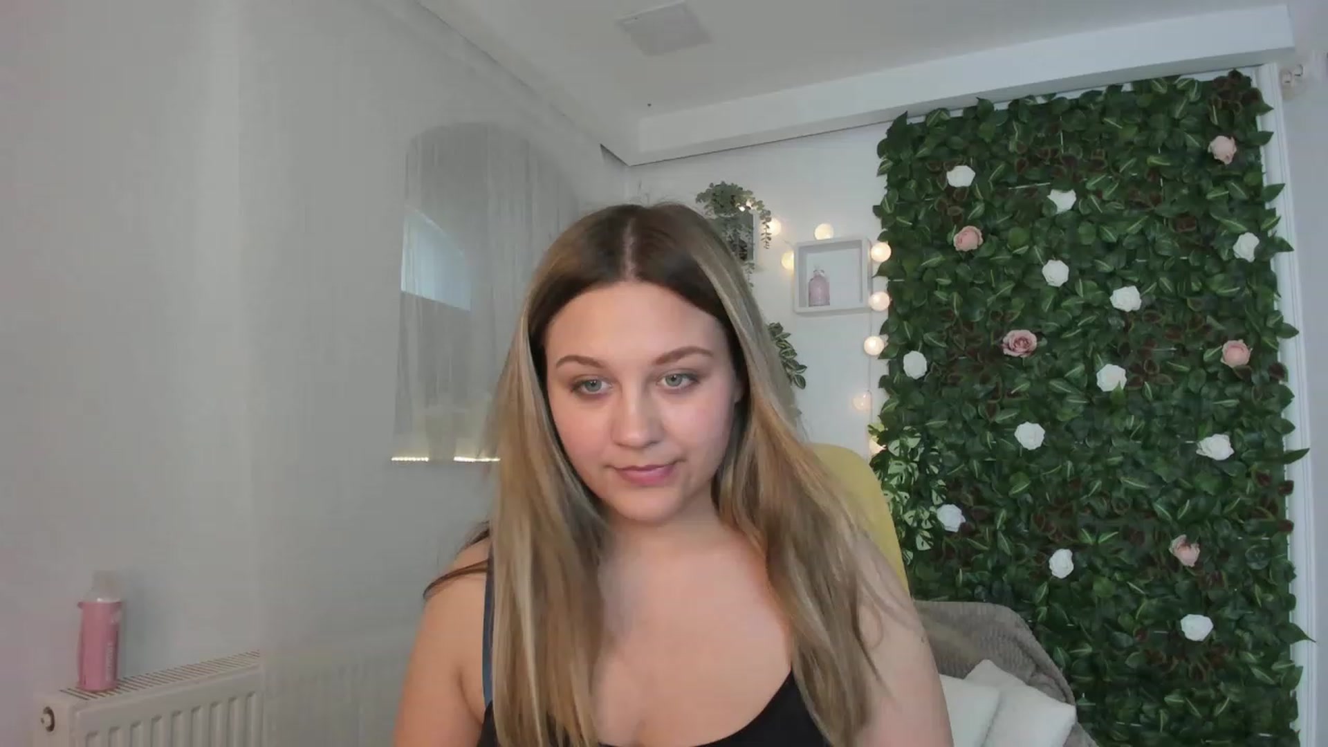 Gallery image thumbnail from Sofia_Lee18's myfreecams stream on, 06/08/2023, 09:32 image 13 of 20