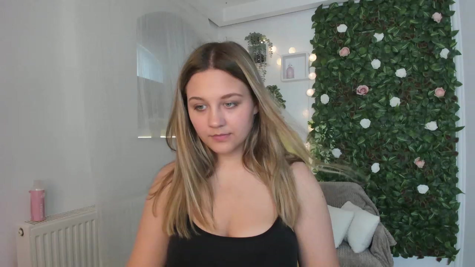 Gallery image thumbnail from Sofia_Lee18's myfreecams stream on, 06/08/2023, 10:07 image 12 of 20