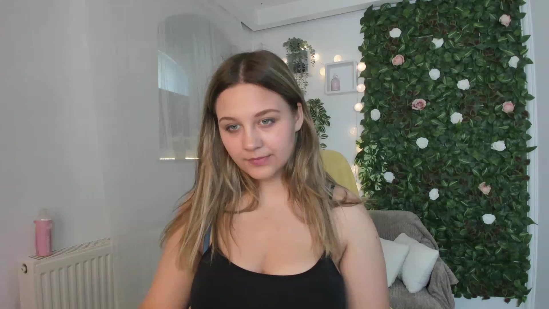 Gallery image thumbnail from Sofia_Lee18's myfreecams stream on, 06/08/2023, 10:07 image 17 of 20