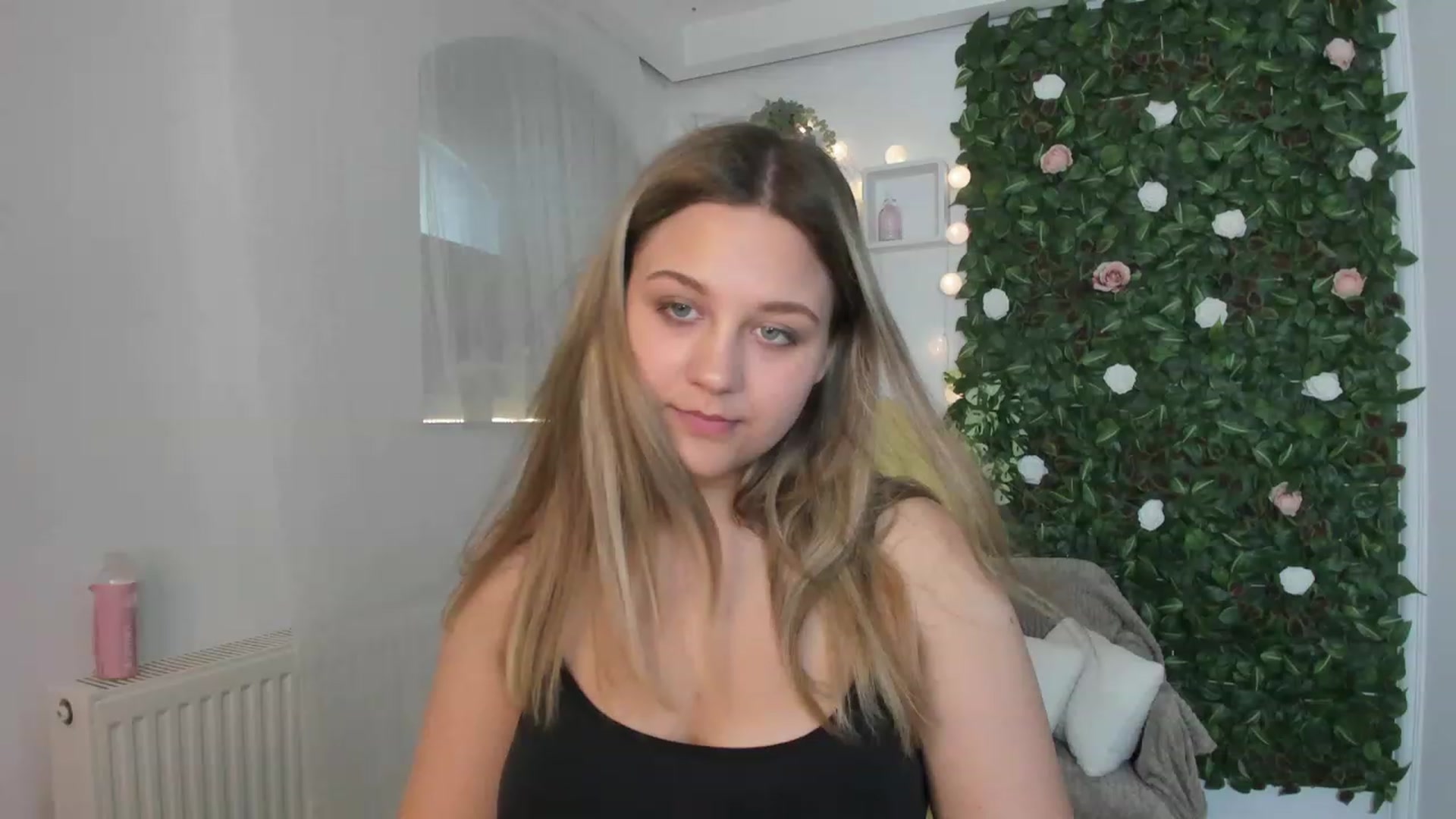 Gallery image thumbnail from Sofia_Lee18's myfreecams stream on, 06/08/2023, 10:07 image 10 of 20