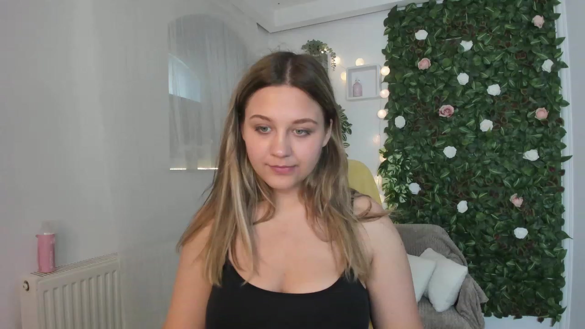 Gallery image thumbnail from Sofia_Lee18's myfreecams stream on, 06/08/2023, 10:07 image 19 of 20