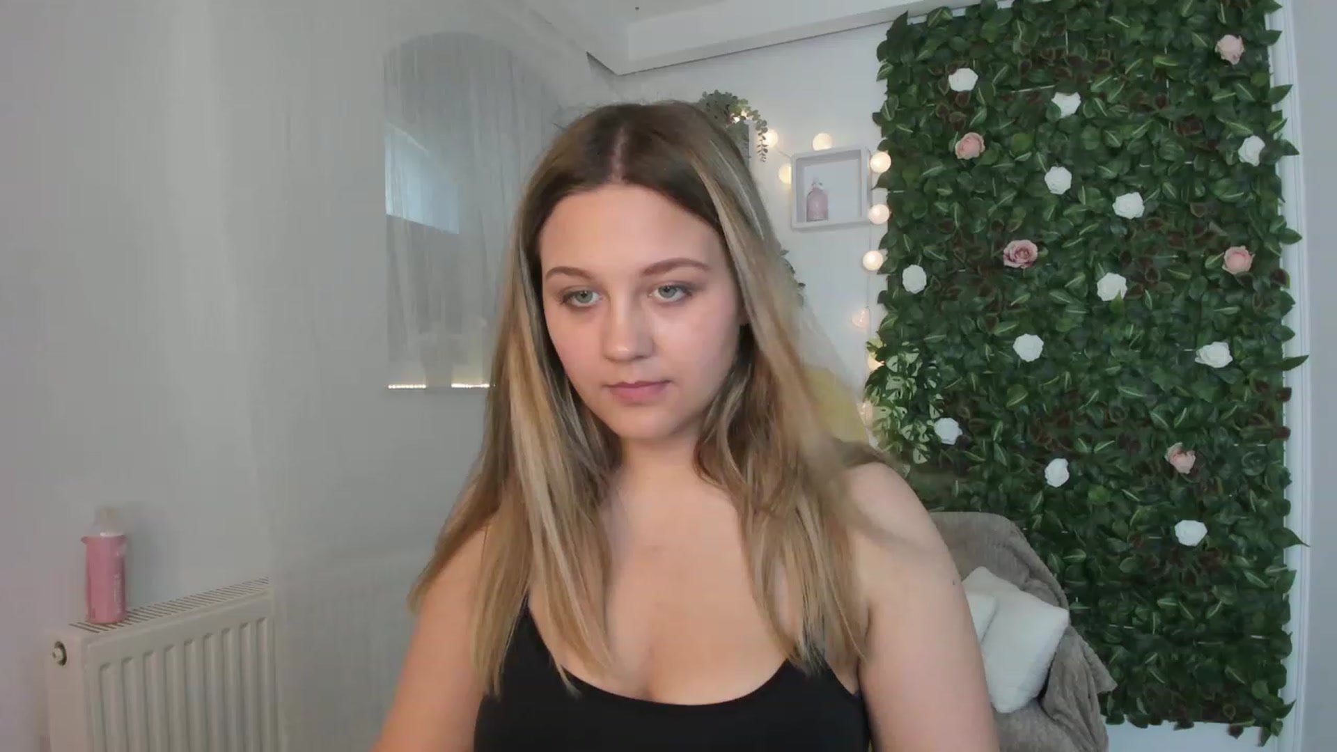 Gallery image thumbnail from Sofia_Lee18's myfreecams stream on, 06/08/2023, 10:07 image 11 of 20