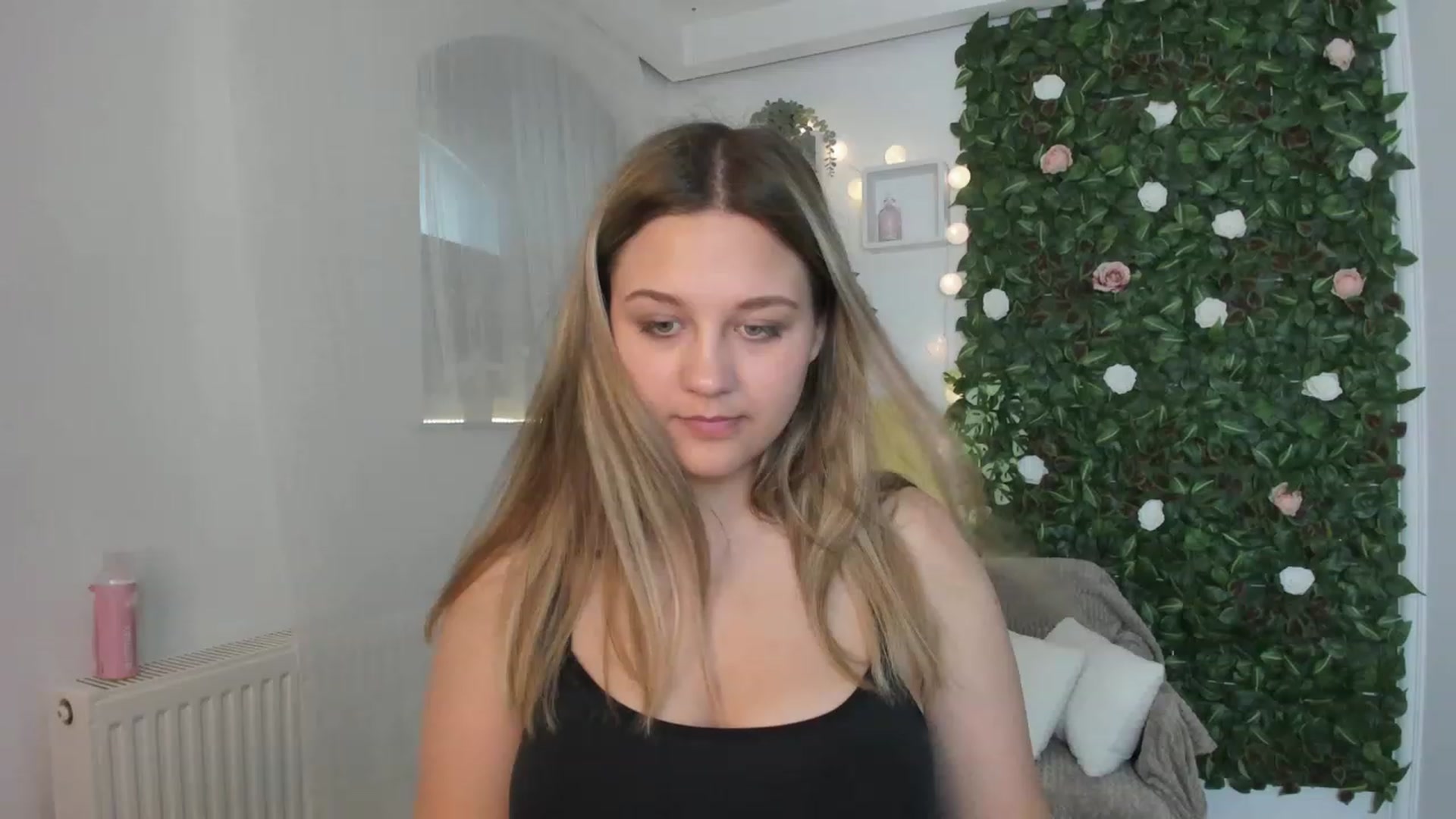 Gallery image thumbnail from Sofia_Lee18's myfreecams stream on, 06/08/2023, 10:07 image 8 of 20