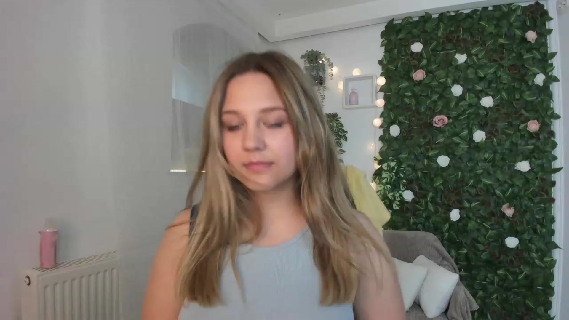 Gallery image thumbnail from Sofia_Lee18's myfreecams stream on, 06/08/2023, 13:11 image 8 of 20