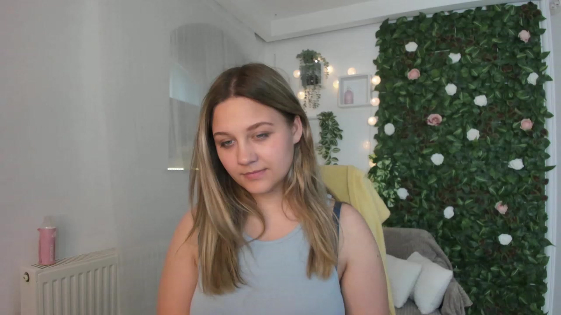 Gallery image thumbnail from Sofia_Lee18's myfreecams stream on, 06/08/2023, 13:11 image 4 of 20