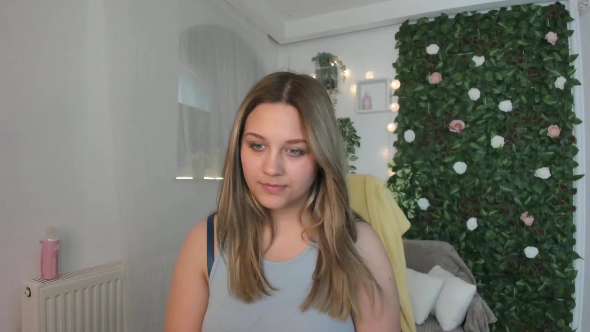 Gallery image thumbnail from Sofia_Lee18's myfreecams stream on, 06/08/2023, 13:11 image 3 of 20