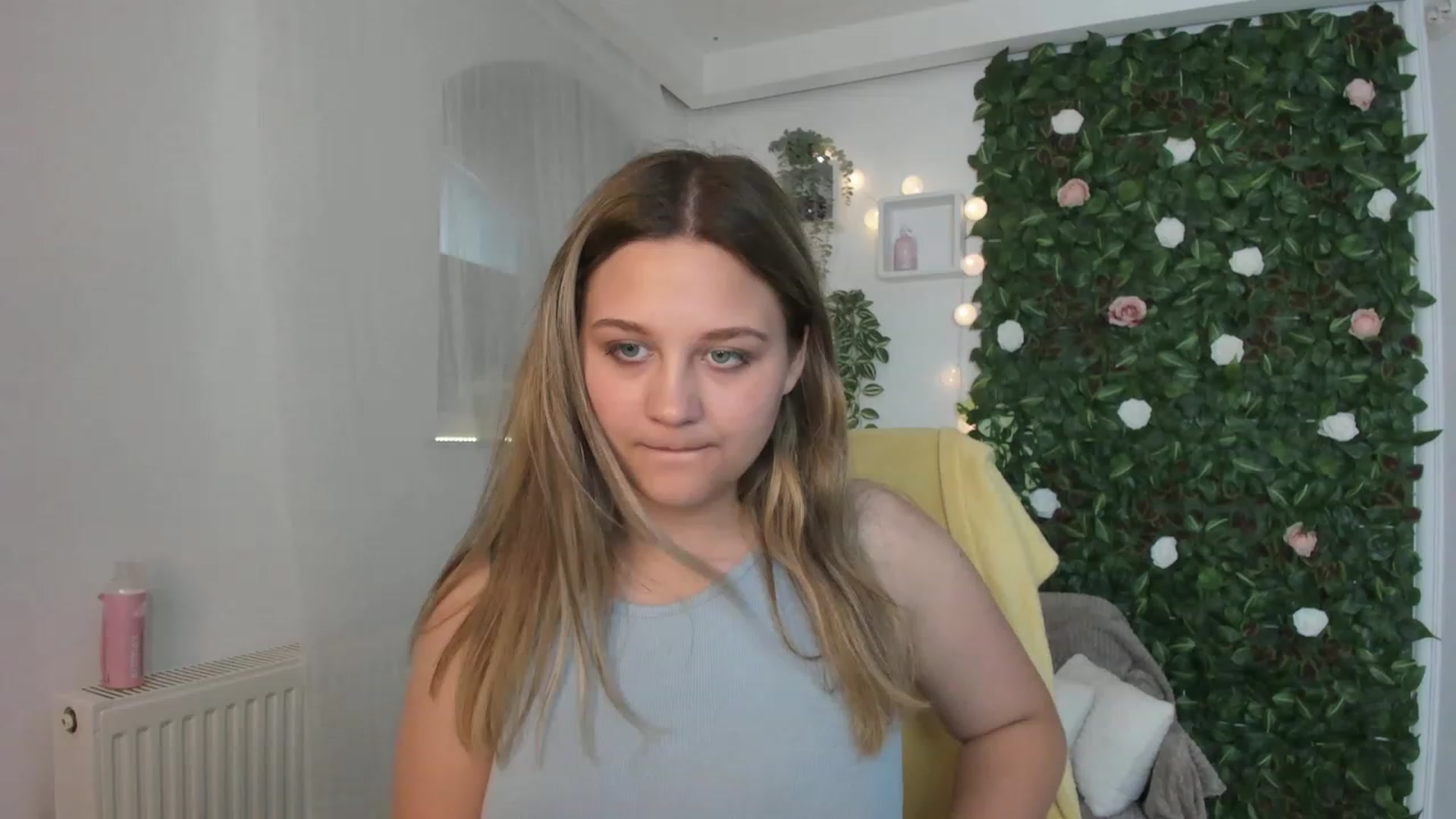 Gallery image thumbnail from Sofia_Lee18's myfreecams stream on, 06/08/2023, 13:11 image 14 of 20