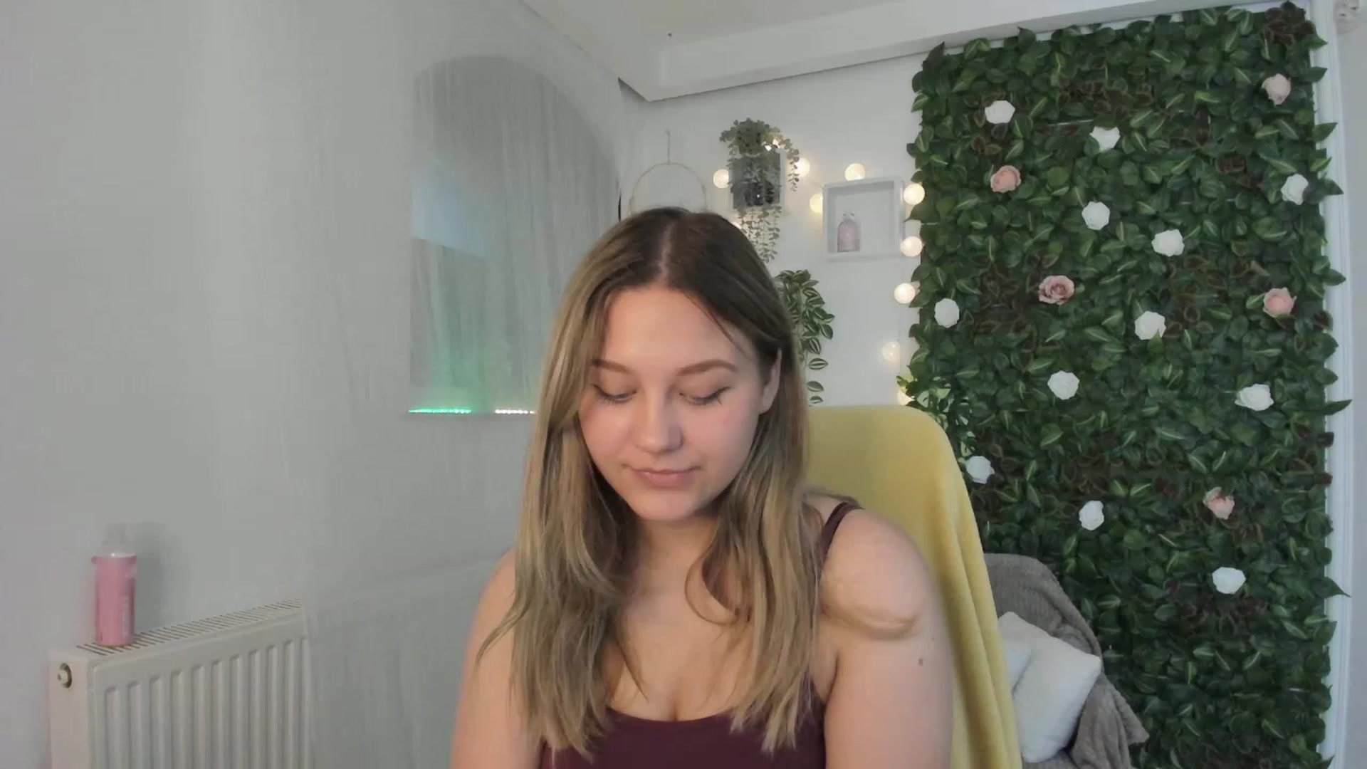 Gallery image thumbnail from Sofia_Lee18's myfreecams stream on, 06/09/2023, 08:27 image 13 of 20