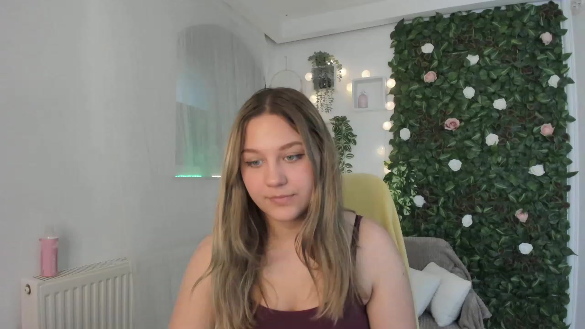 Gallery image thumbnail from Sofia_Lee18's myfreecams stream on, 06/09/2023, 08:27 image 16 of 20