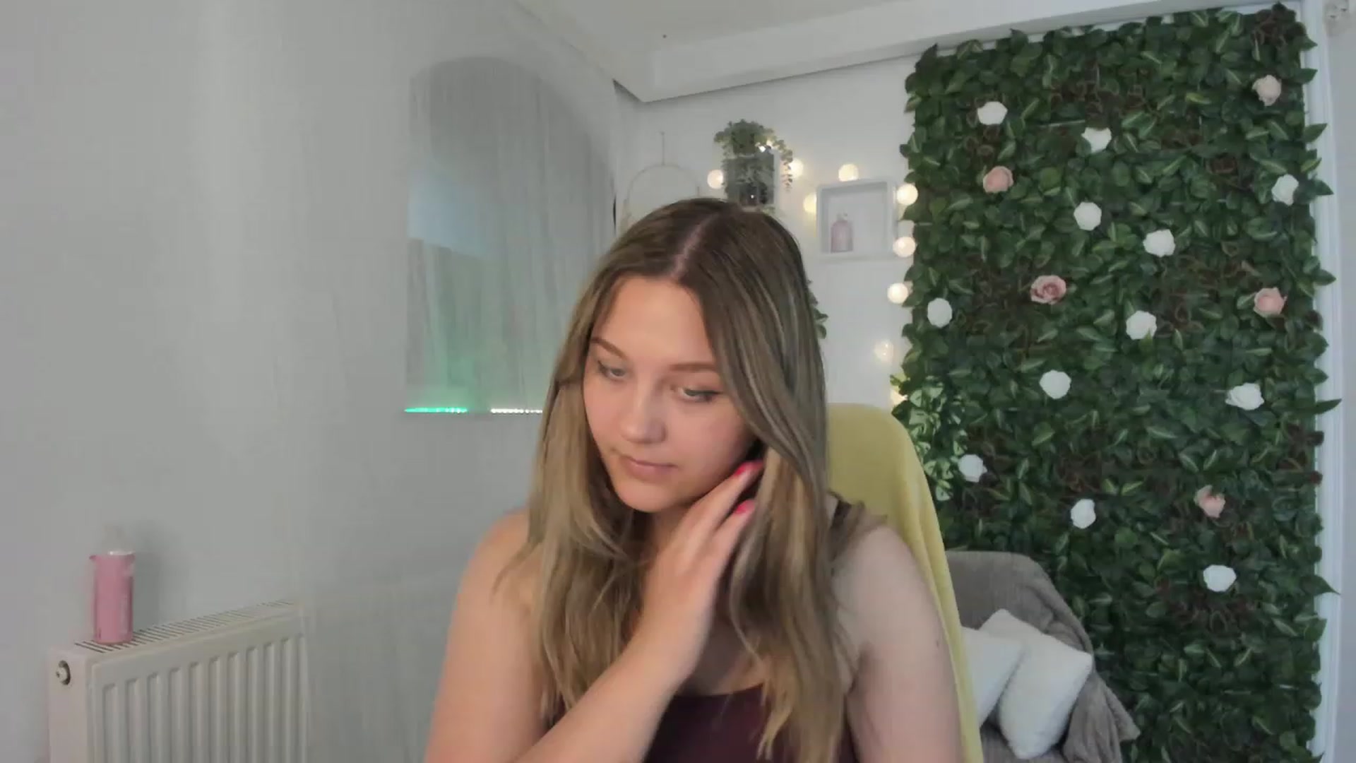 Gallery image thumbnail from Sofia_Lee18's myfreecams stream on, 06/09/2023, 08:27 image 9 of 20