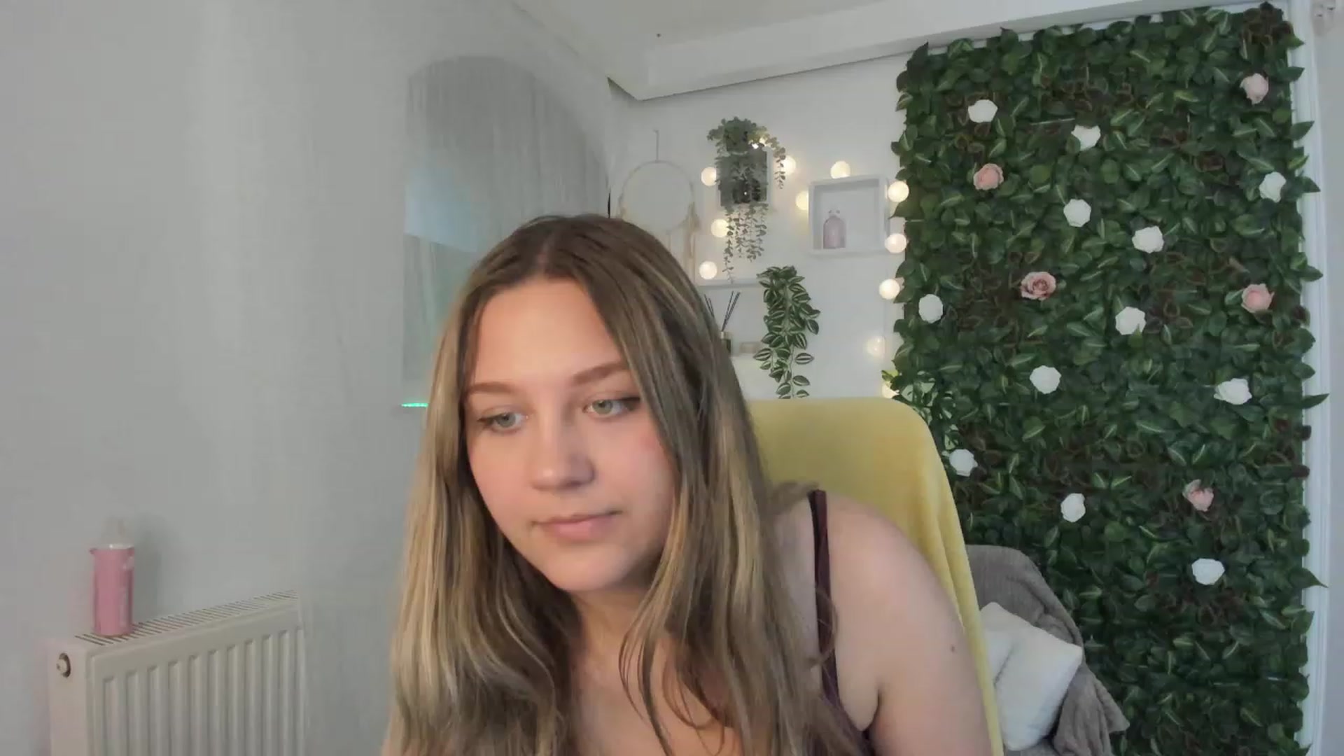Gallery image thumbnail from Sofia_Lee18's myfreecams stream on, 06/09/2023, 08:27 image 18 of 20