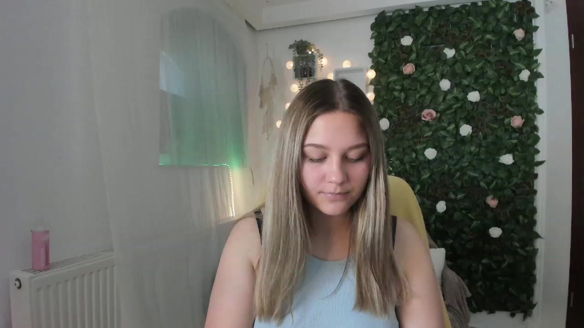Gallery image thumbnail from Sofia_Lee18's myfreecams stream on, 06/13/2023, 09:21 image 15 of 20