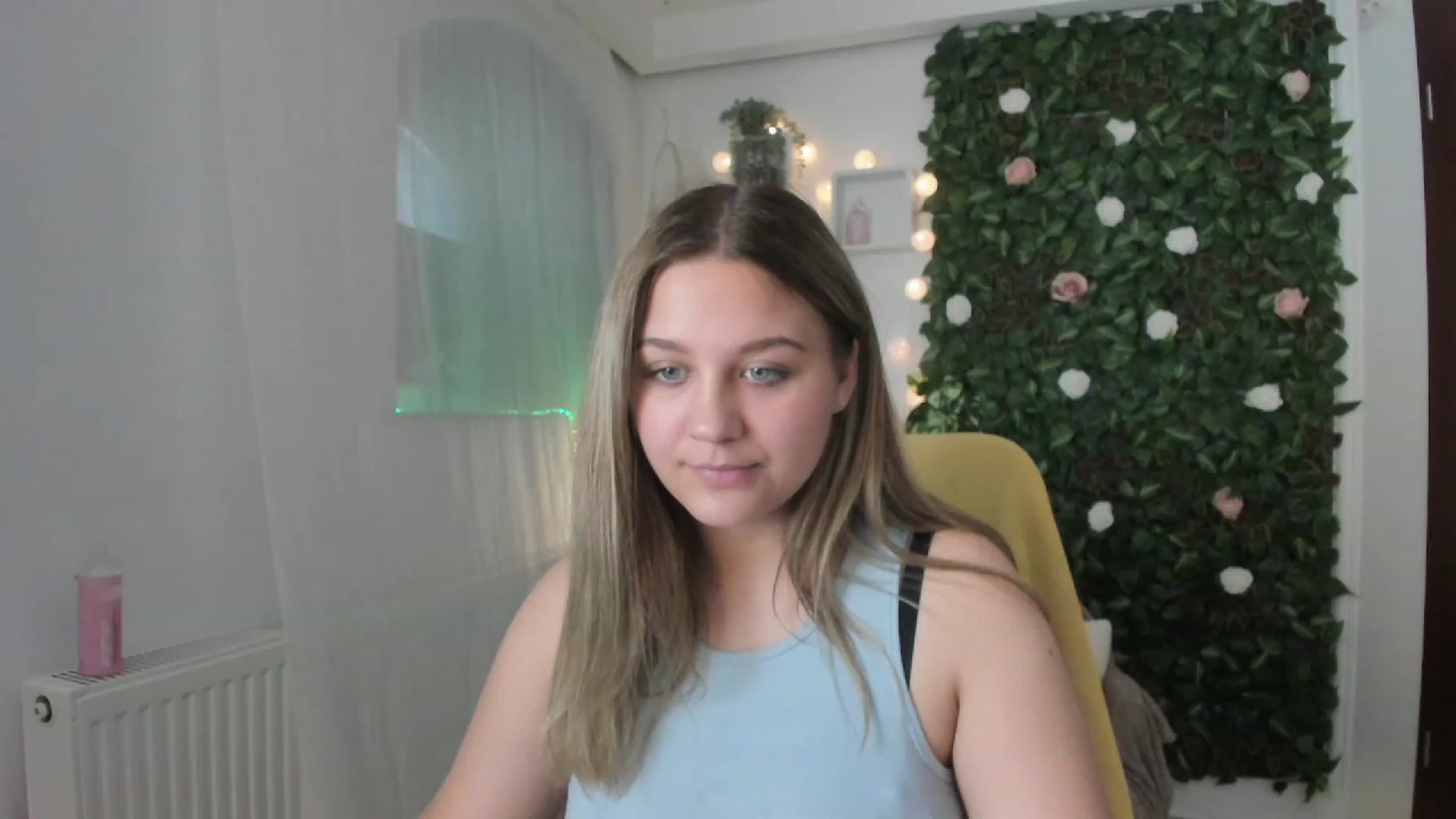 Gallery image thumbnail from Sofia_Lee18's myfreecams stream on, 06/13/2023, 11:02 image 10 of 20