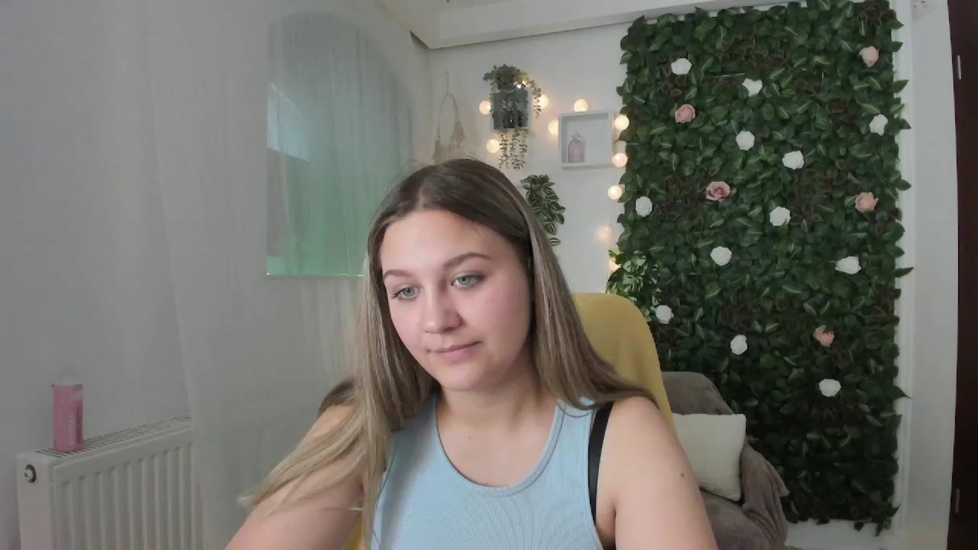 Gallery image thumbnail from Sofia_Lee18's myfreecams stream on, 06/13/2023, 11:40 image 17 of 20
