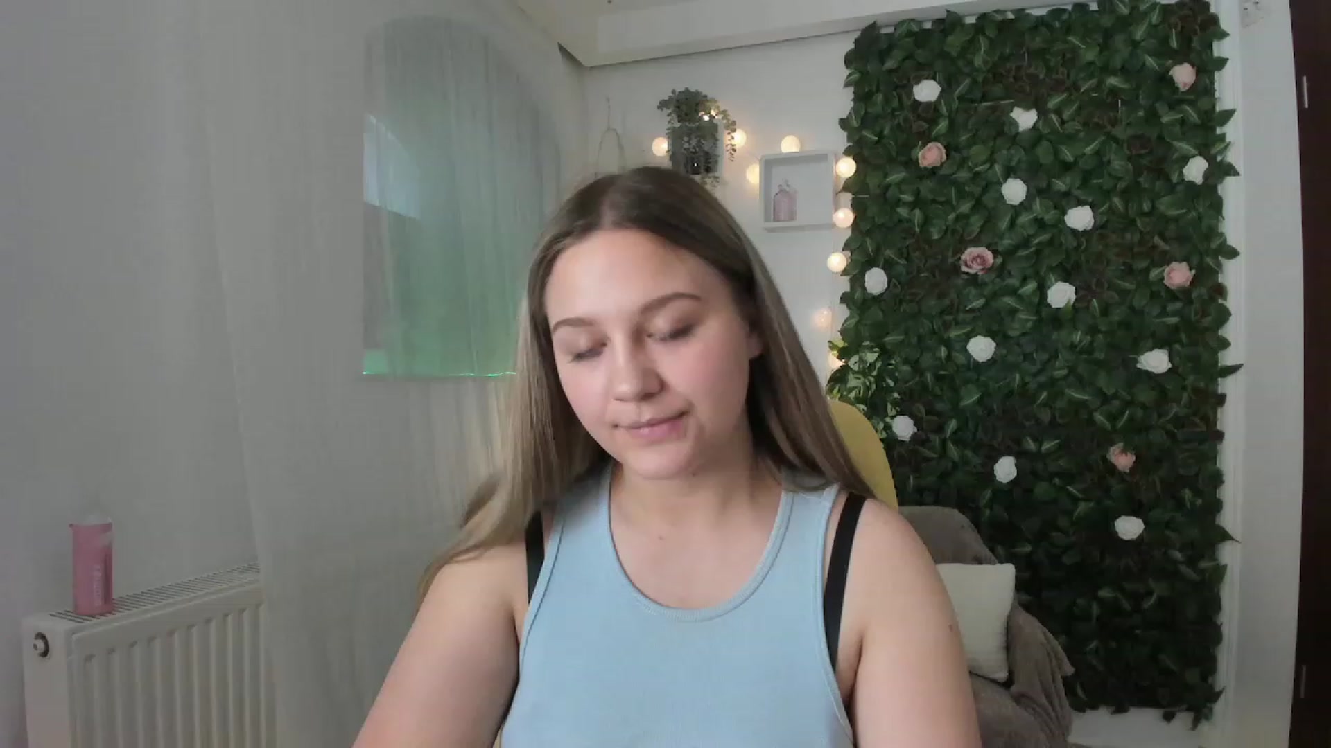 Gallery image thumbnail from Sofia_Lee18's myfreecams stream on, 06/13/2023, 11:40 image 15 of 20