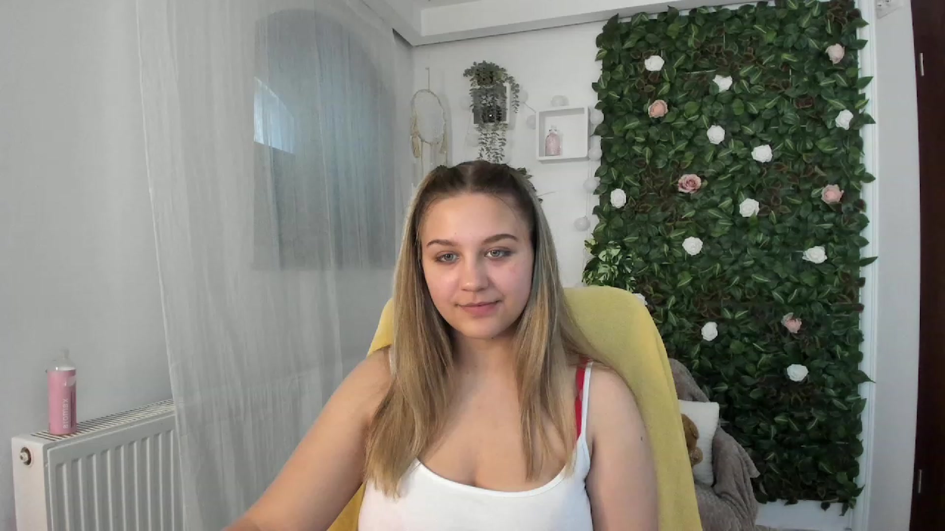 Gallery image thumbnail from Sofia_Lee18's myfreecams stream on, 06/14/2023, 11:24 image 8 of 20