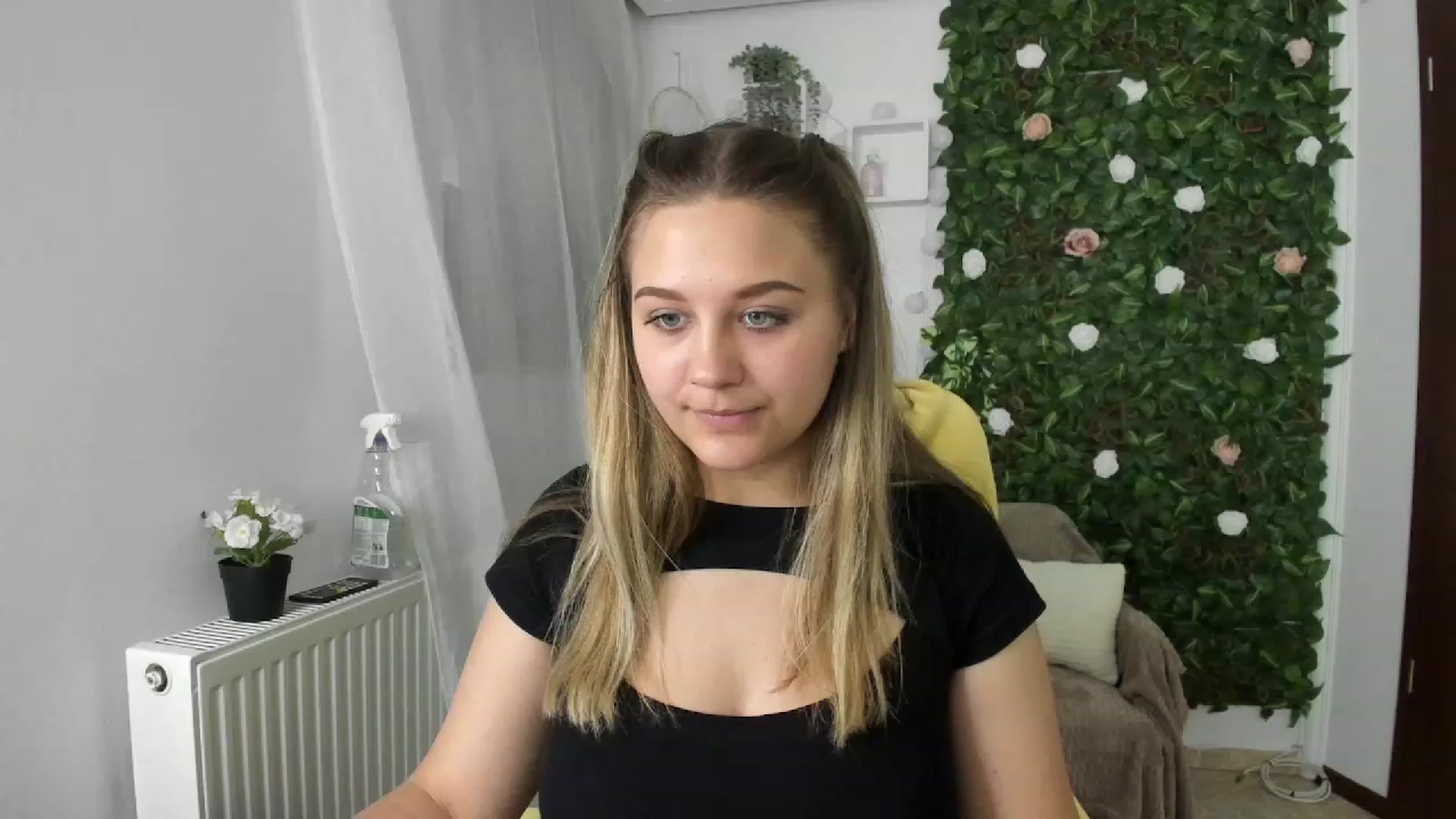 Gallery image thumbnail from Sofia_Lee18's myfreecams stream on, 06/21/2023, 10:27 image 8 of 20