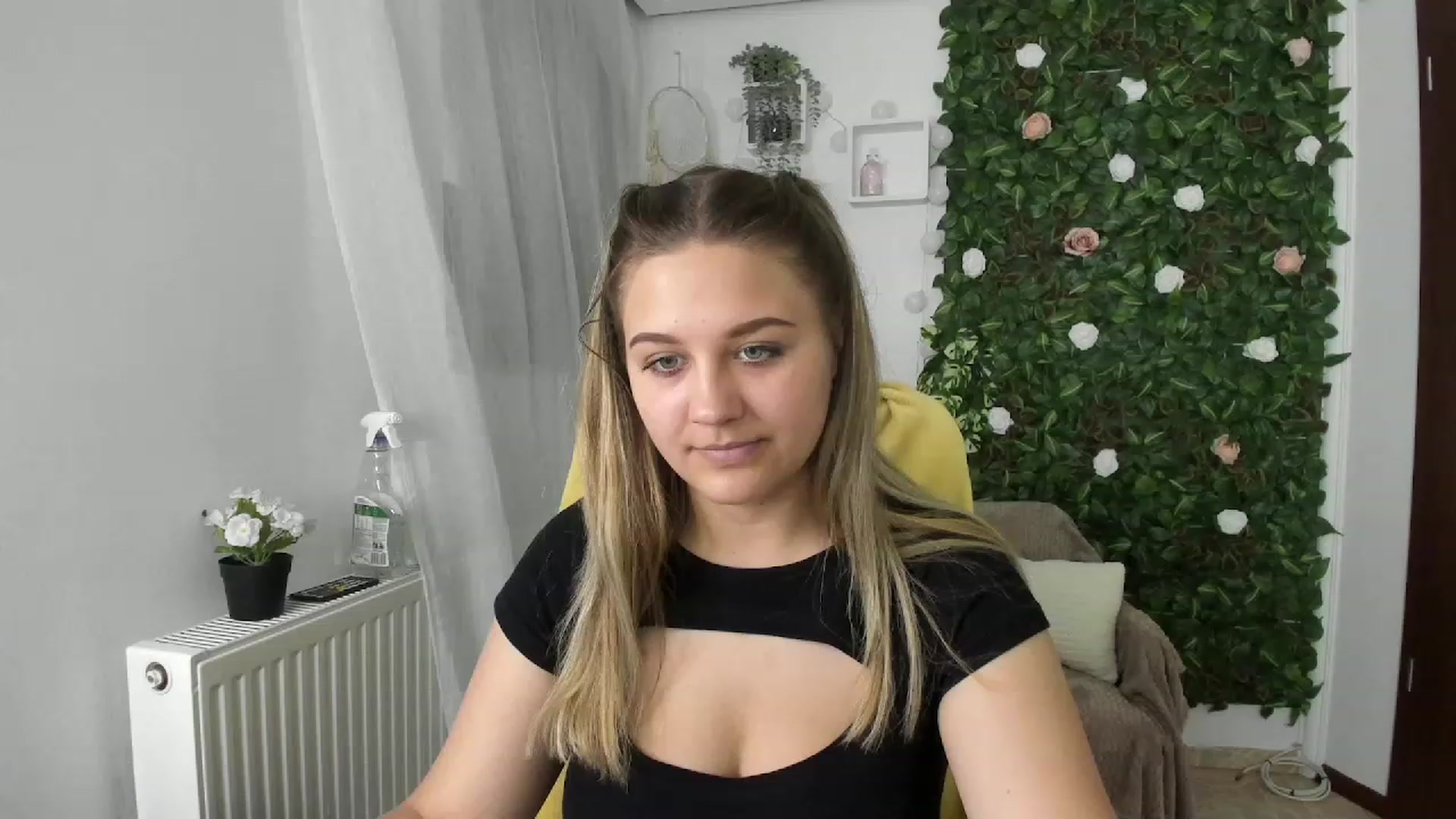 Gallery image thumbnail from Sofia_Lee18's myfreecams stream on, 06/21/2023, 10:27 image 3 of 20