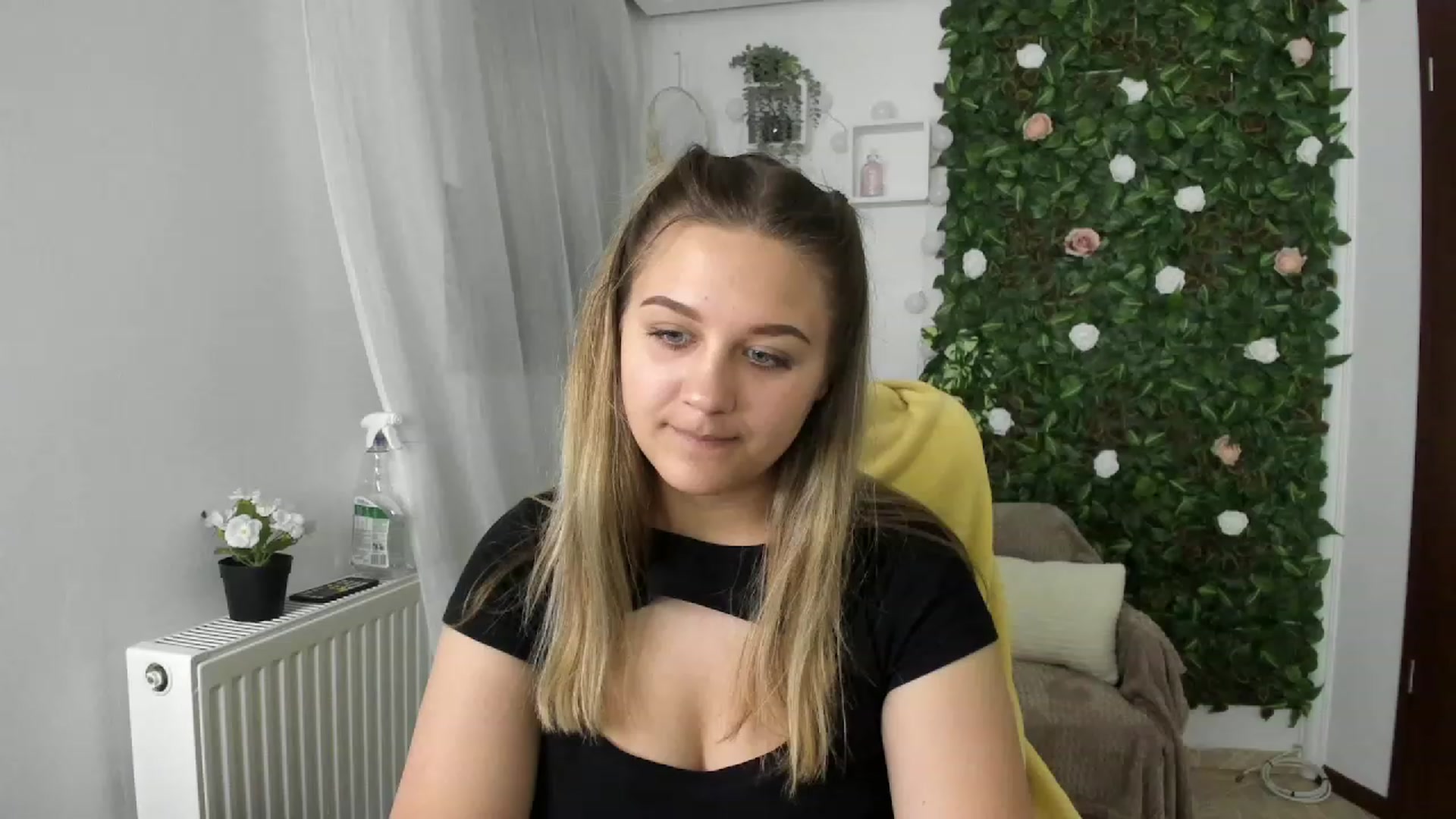 Gallery image thumbnail from Sofia_Lee18's myfreecams stream on, 06/21/2023, 10:27 image 9 of 20