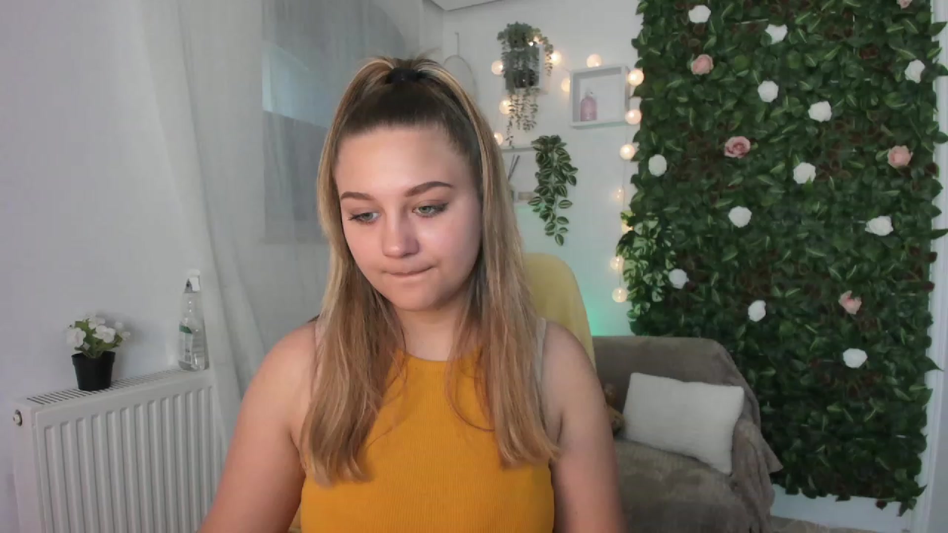 Gallery image thumbnail from Sofia_Lee18's myfreecams stream on, 06/22/2023, 09:17 image 11 of 20