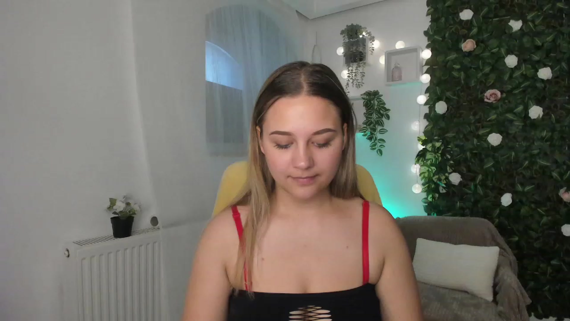 Gallery image thumbnail from Sofia_Lee18's myfreecams stream on, 06/26/2023, 09:53 image 10 of 20