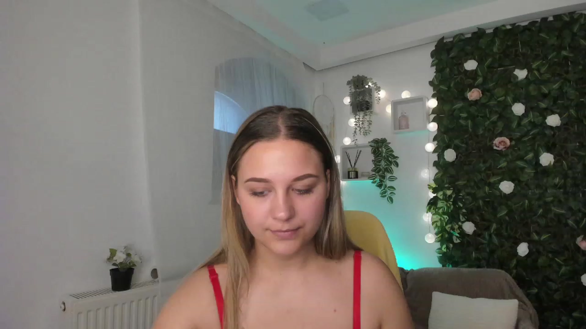 Gallery image thumbnail from Sofia_Lee18's myfreecams stream on, 06/26/2023, 09:53 image 14 of 20
