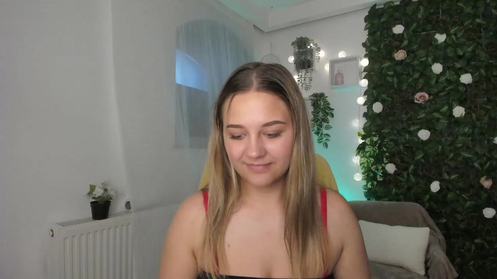 Gallery image thumbnail from Sofia_Lee18's myfreecams stream on, 06/26/2023, 10:44 image 14 of 20