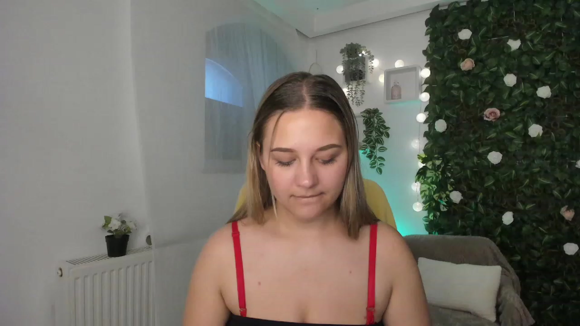 Gallery image thumbnail from Sofia_Lee18's myfreecams stream on, 06/26/2023, 10:44 image 16 of 20