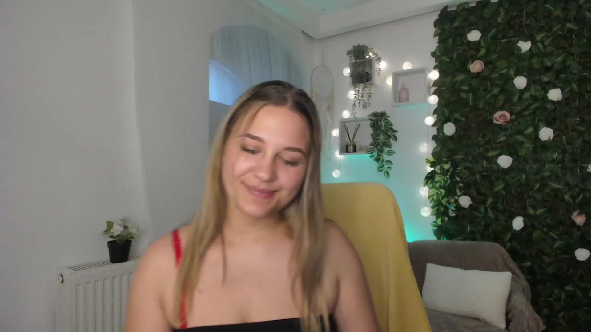 Gallery image thumbnail from Sofia_Lee18's myfreecams stream on, 06/26/2023, 12:02 image 13 of 20