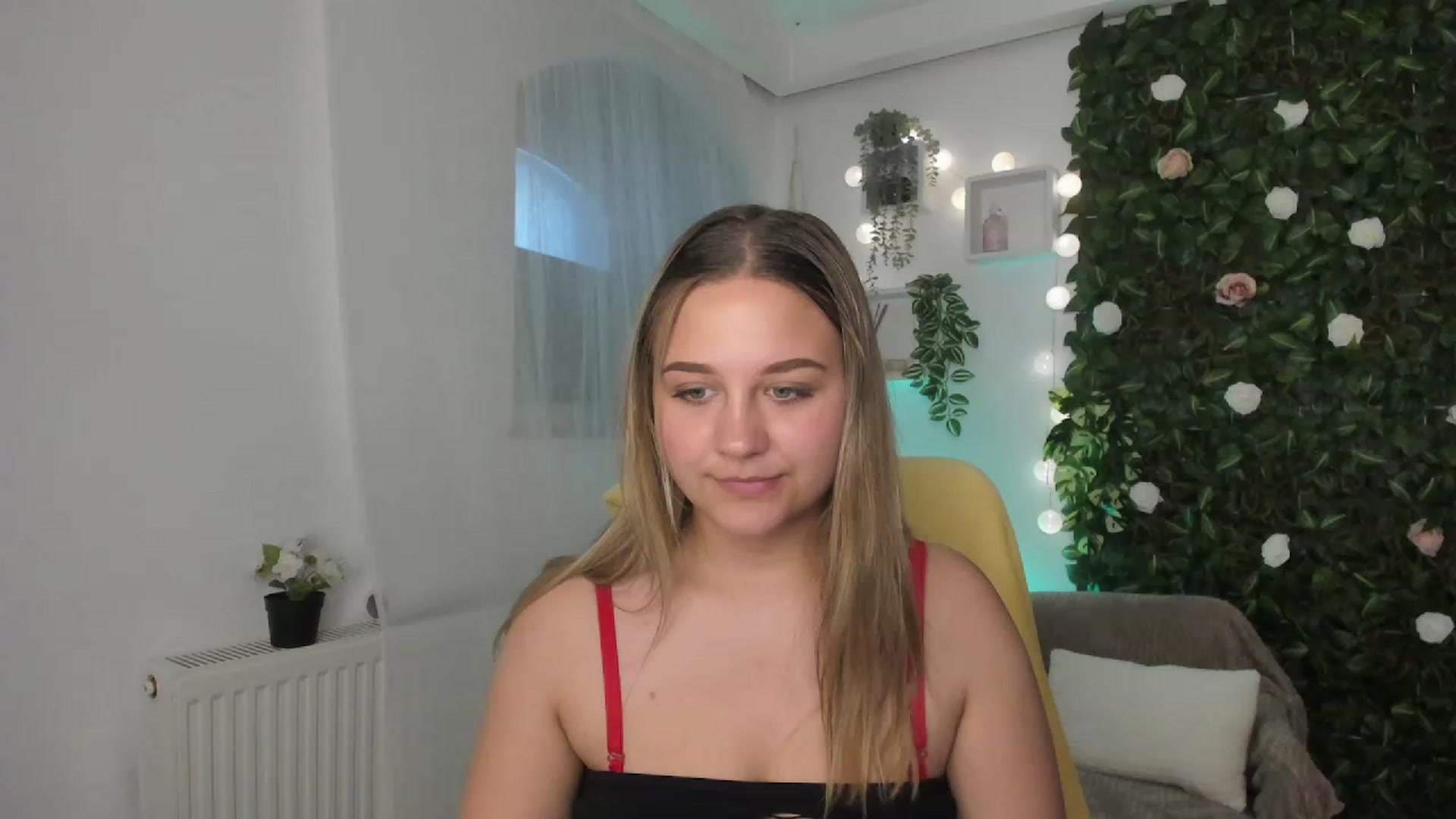 Gallery image thumbnail from Sofia_Lee18's myfreecams stream on, 06/26/2023, 12:02 image 5 of 20