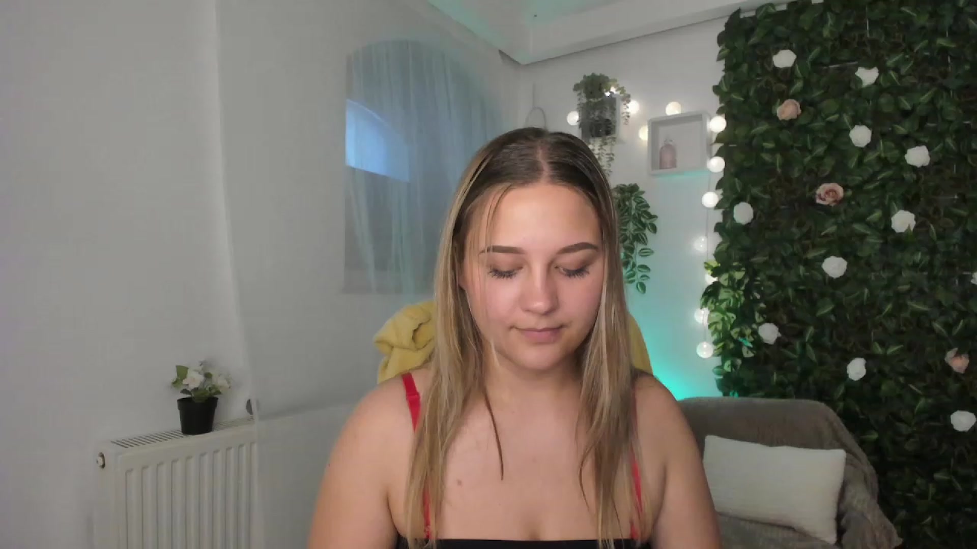 Gallery image thumbnail from Sofia_Lee18's myfreecams stream on, 06/26/2023, 12:02 image 14 of 20