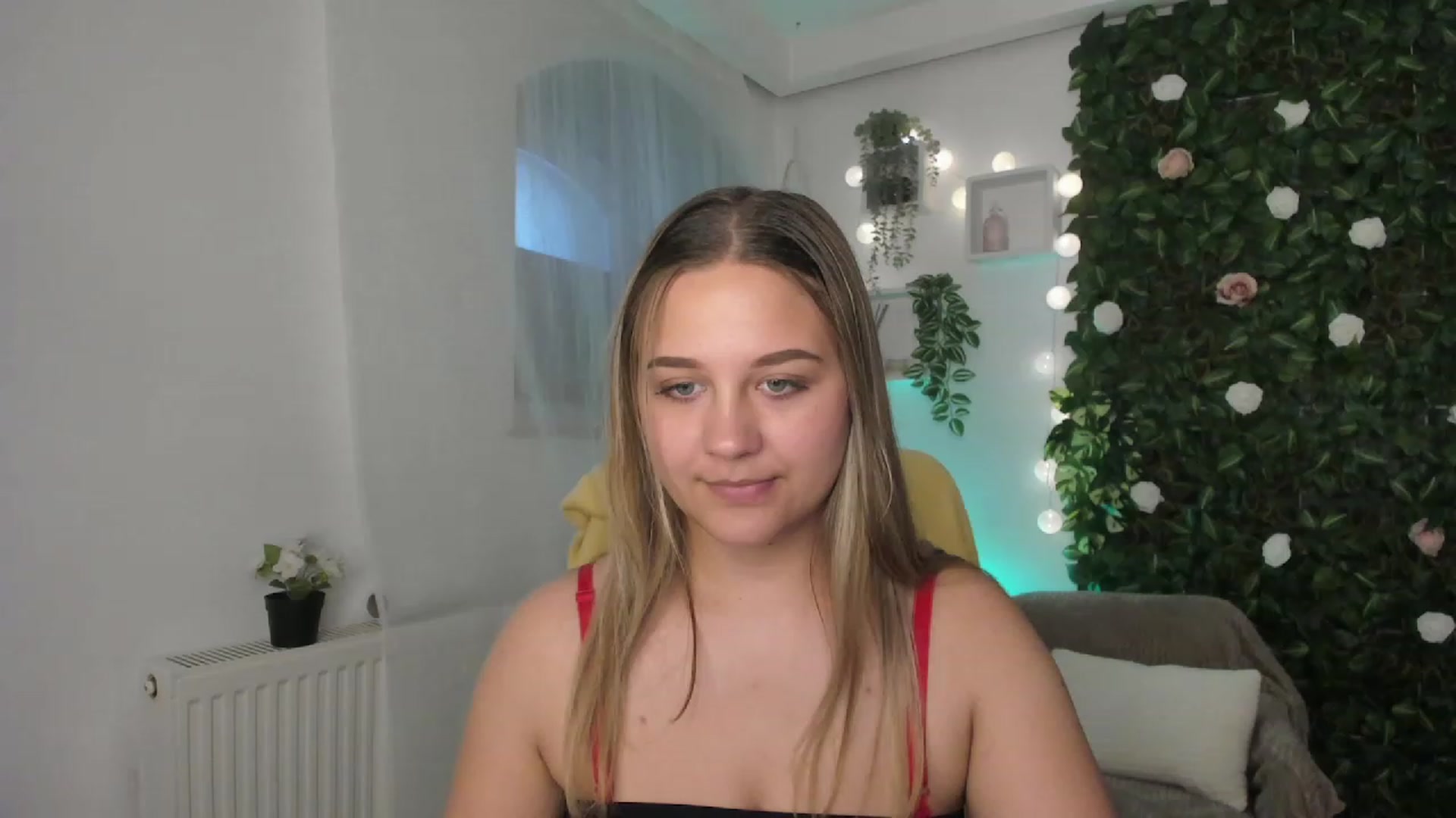 Gallery image thumbnail from Sofia_Lee18's myfreecams stream on, 06/26/2023, 12:02 image 15 of 20