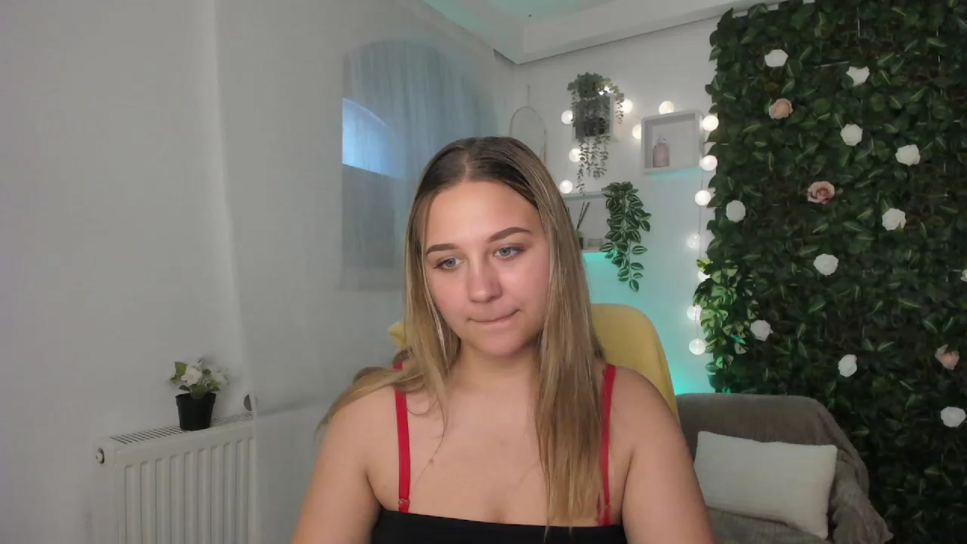 Gallery image thumbnail from Sofia_Lee18's myfreecams stream on, 06/26/2023, 12:02 image 6 of 20