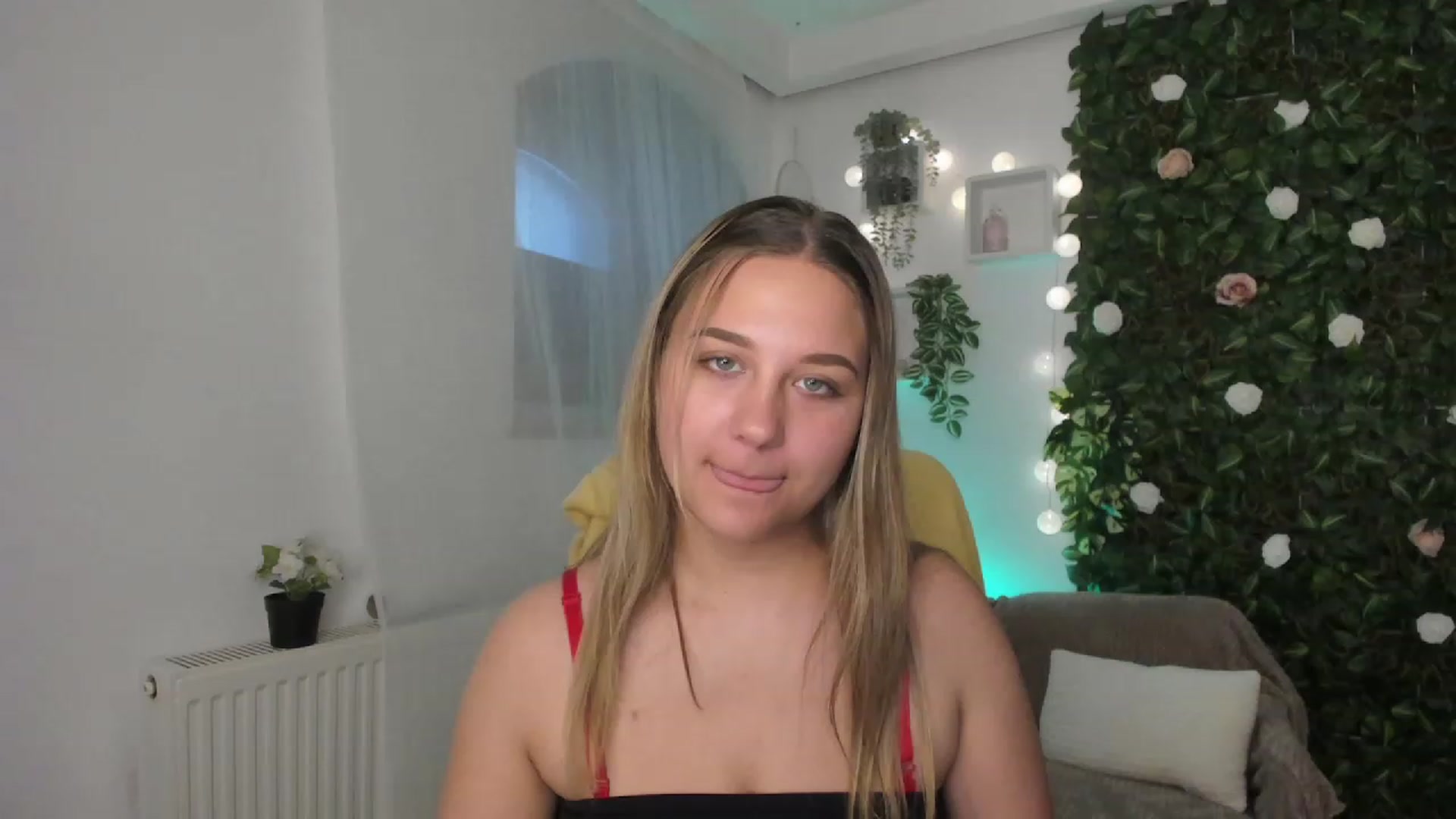 Gallery image thumbnail from Sofia_Lee18's myfreecams stream on, 06/26/2023, 12:02 image 12 of 20