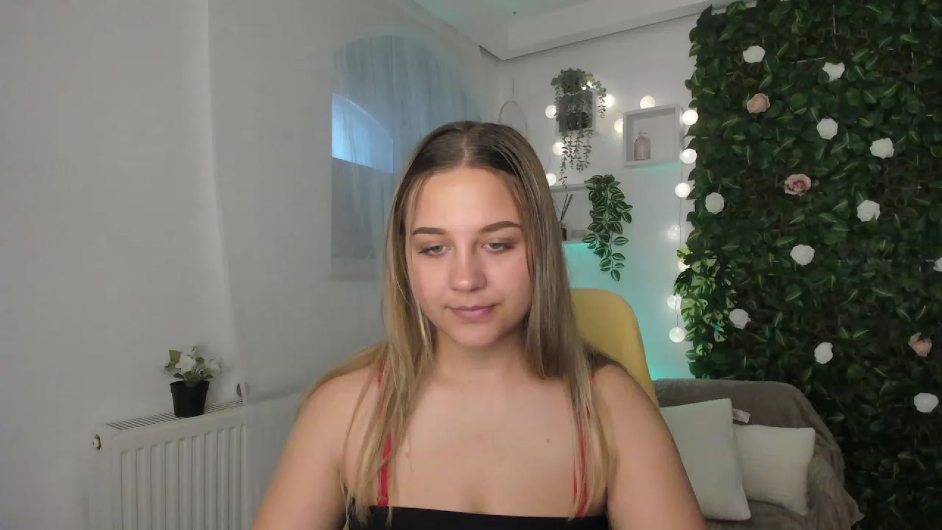 Gallery image thumbnail from Sofia_Lee18's myfreecams stream on, 06/26/2023, 12:52 image 11 of 20