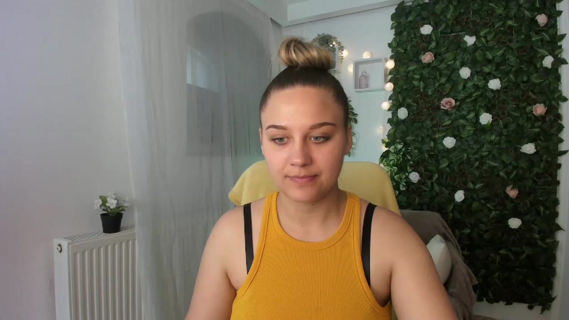 Gallery image thumbnail from Sofia_Lee18's myfreecams stream on, 06/27/2023, 10:29 image 8 of 20