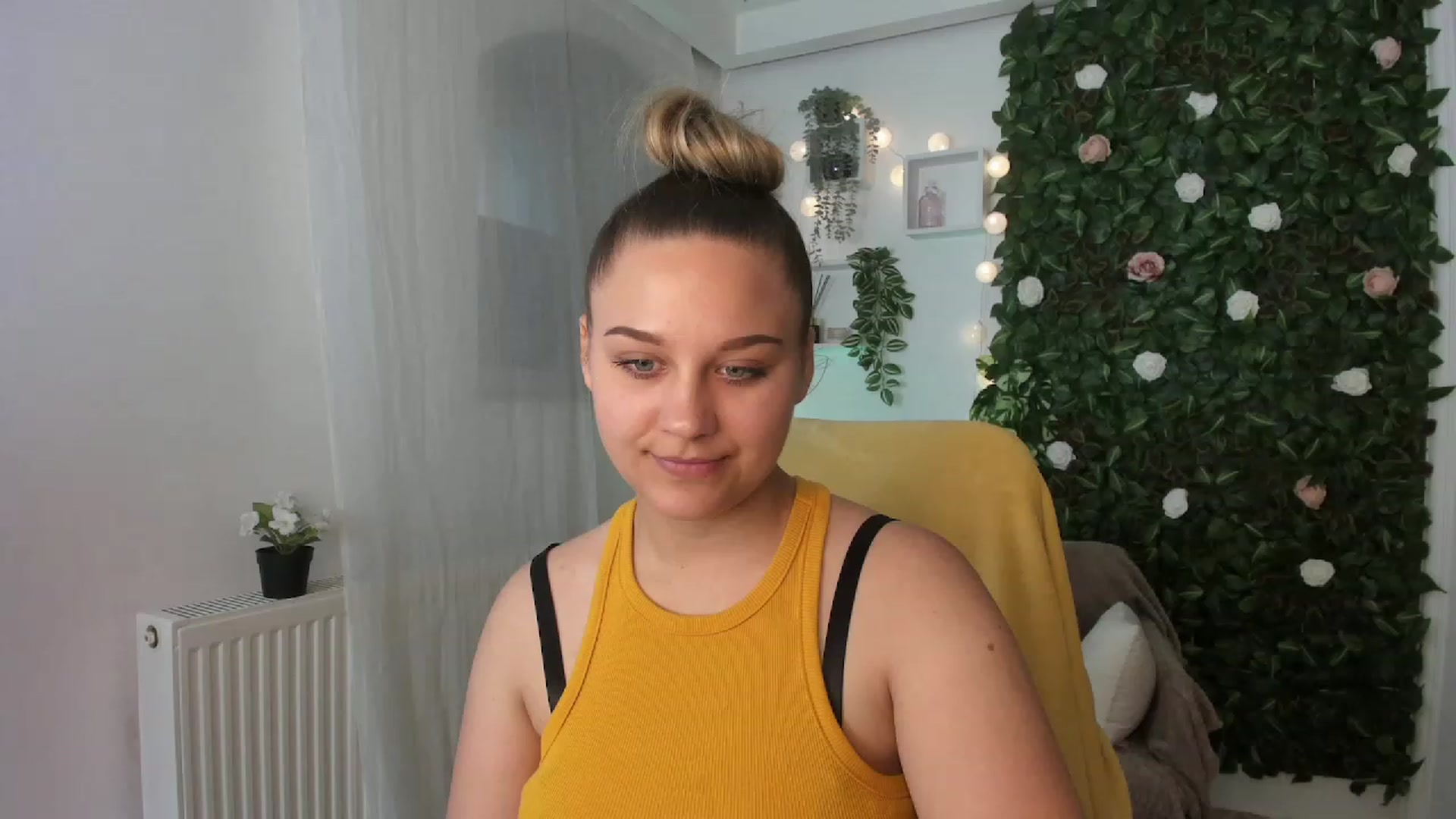 Gallery image thumbnail from Sofia_Lee18's myfreecams stream on, 06/27/2023, 11:42 image 14 of 20