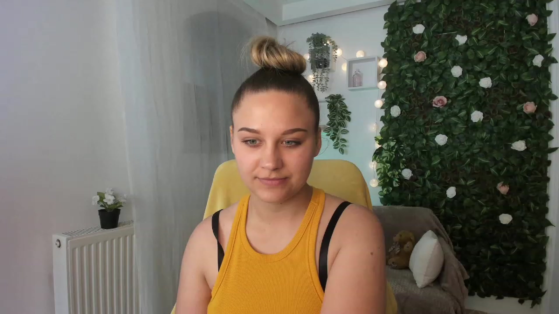 Gallery image thumbnail from Sofia_Lee18's myfreecams stream on, 06/27/2023, 11:42 image 5 of 20