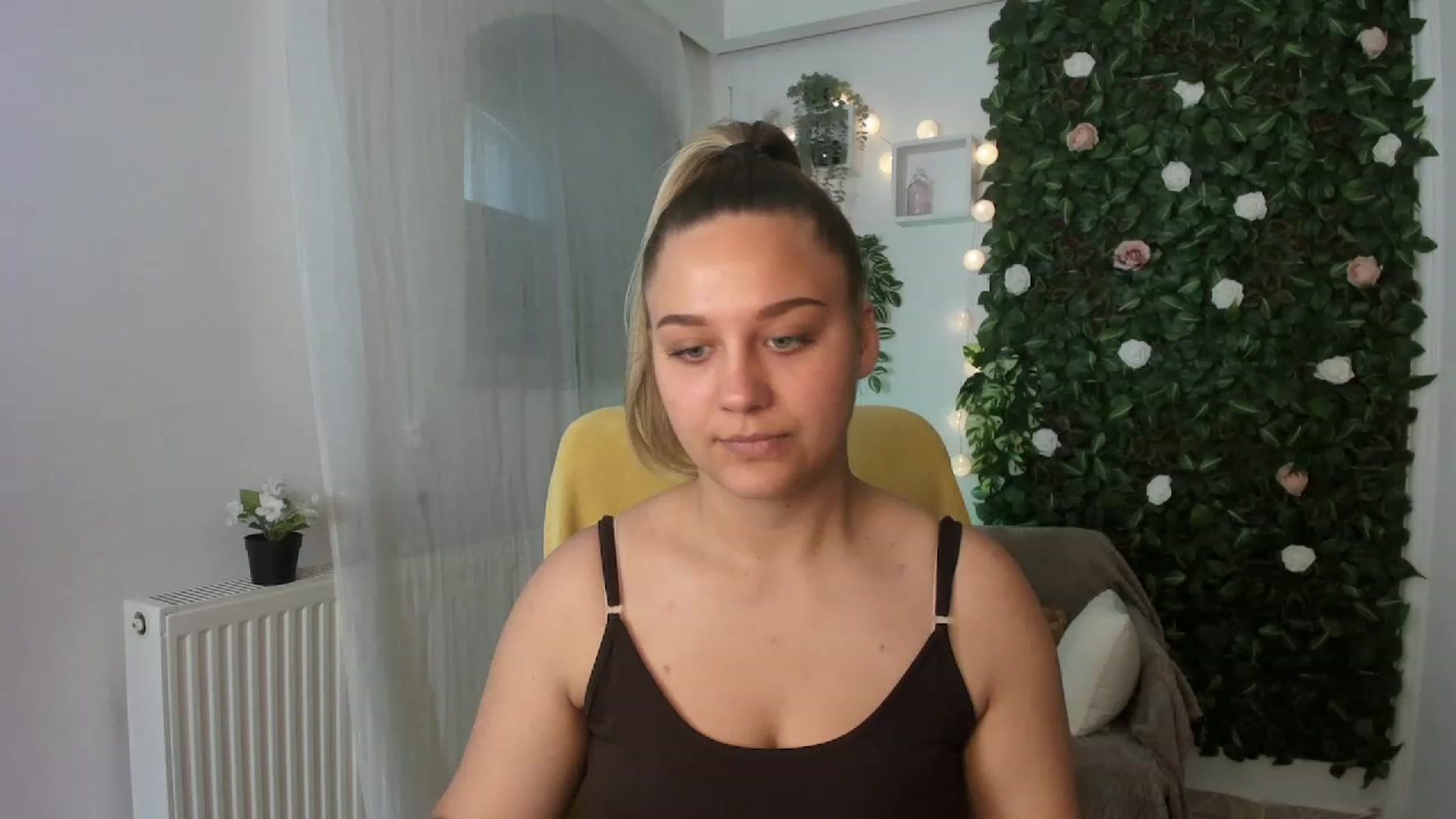 Gallery image thumbnail from Sofia_Lee18's myfreecams stream on, 06/28/2023, 09:47 image 17 of 20