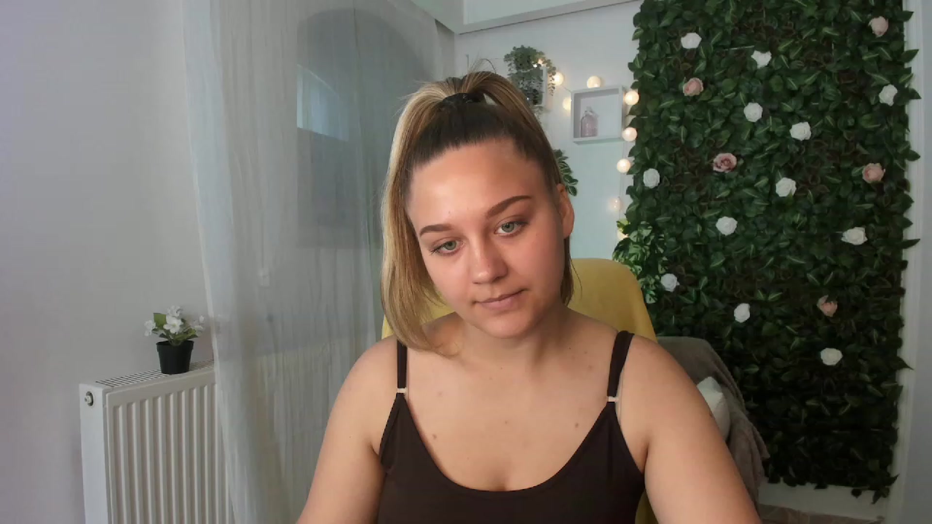 Gallery image thumbnail from Sofia_Lee18's myfreecams stream on, 06/28/2023, 09:47 image 14 of 20
