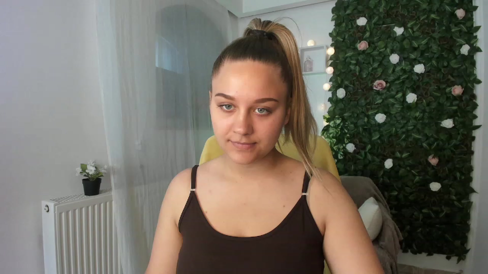 Gallery image thumbnail from Sofia_Lee18's myfreecams stream on, 06/28/2023, 09:47 image 12 of 20
