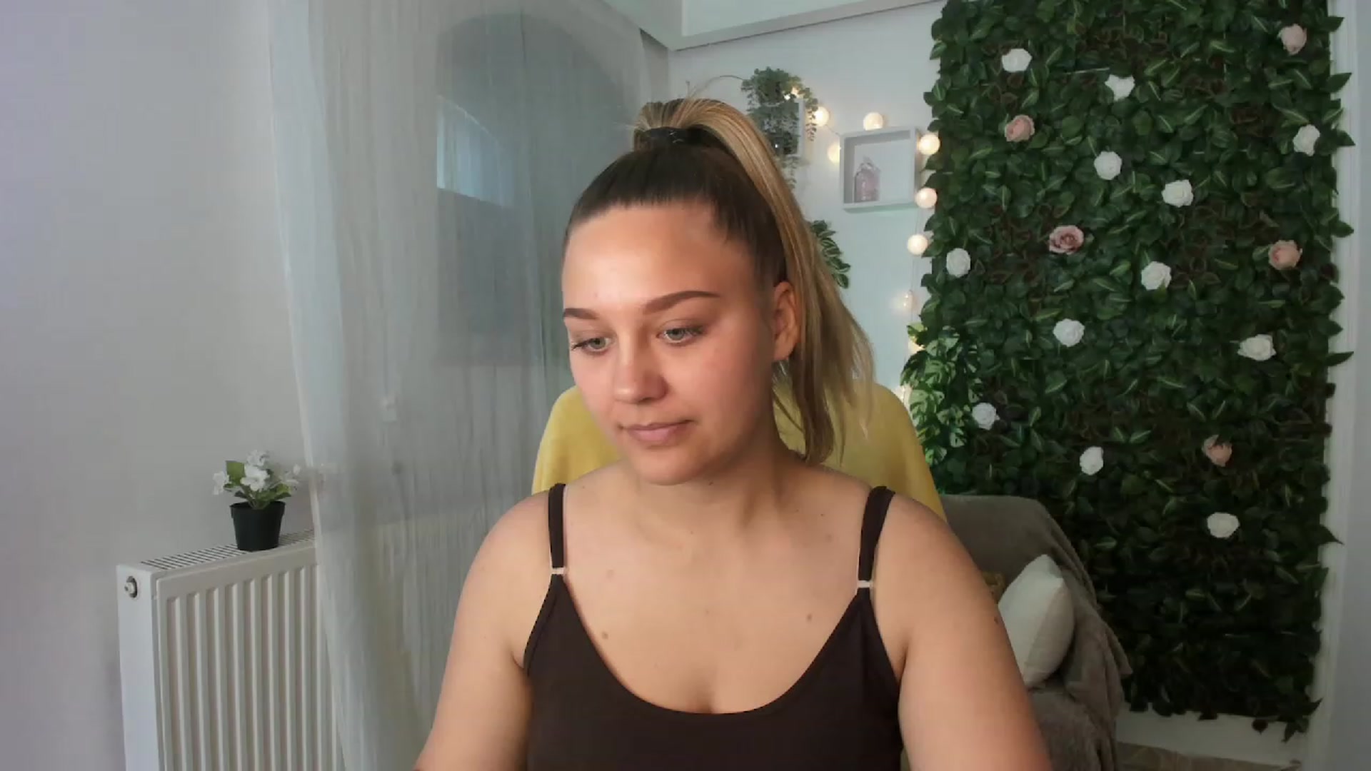 Gallery image thumbnail from Sofia_Lee18's myfreecams stream on, 06/28/2023, 09:47 image 15 of 20