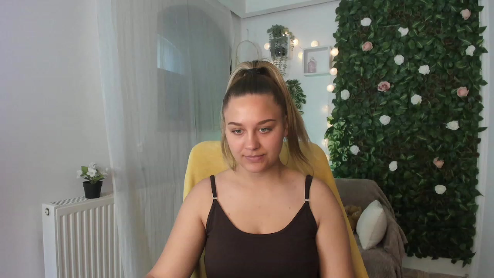 Gallery image thumbnail from Sofia_Lee18's myfreecams stream on, 06/28/2023, 09:47 image 18 of 20