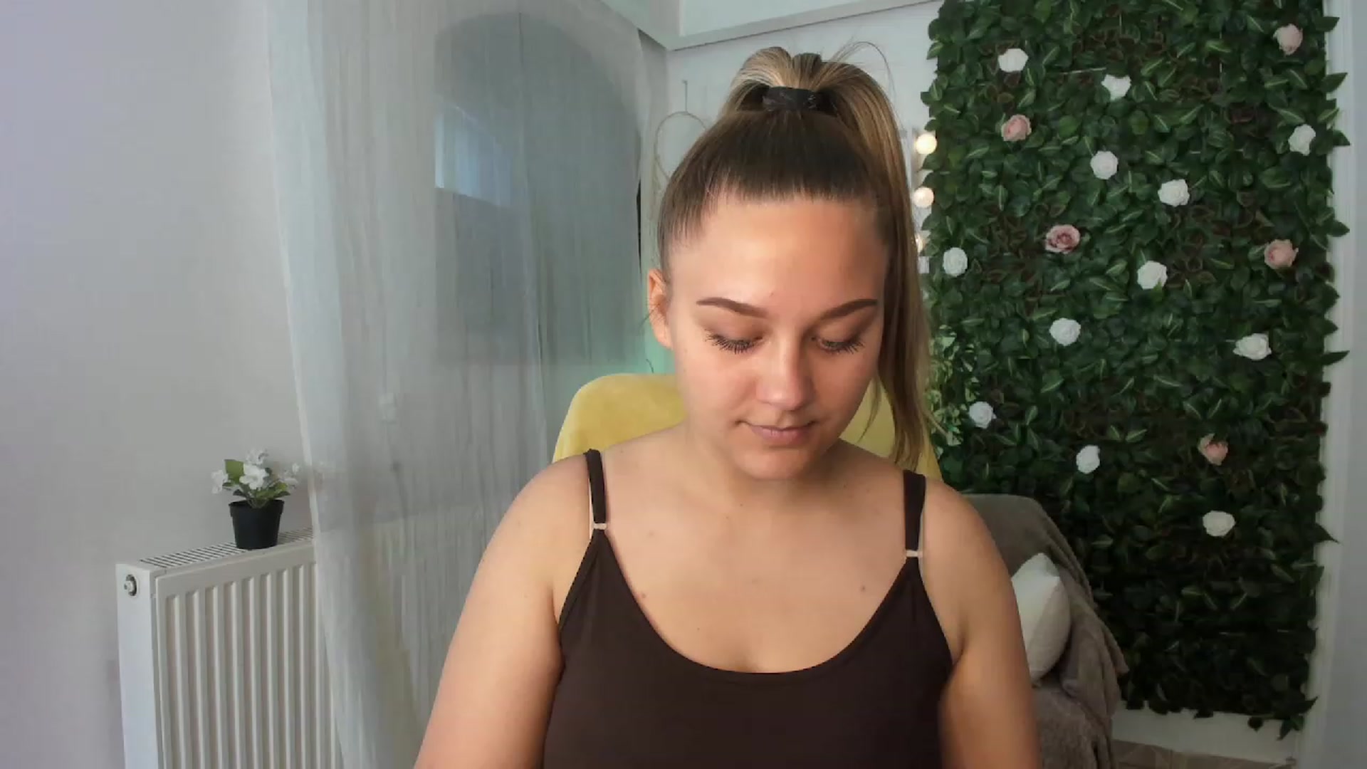 Gallery image thumbnail from Sofia_Lee18's myfreecams stream on, 06/28/2023, 09:47 image 11 of 20
