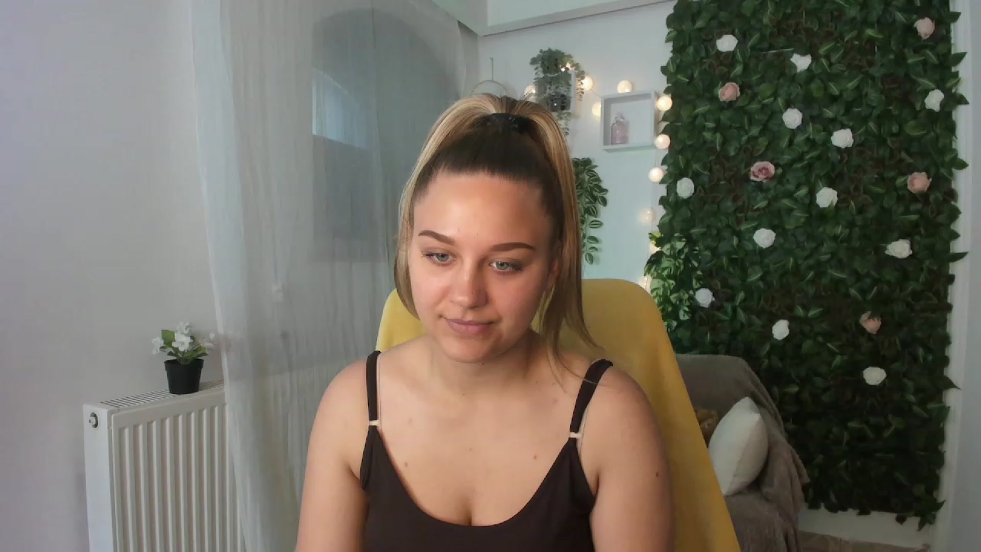 Gallery image thumbnail from Sofia_Lee18's myfreecams stream on, 06/28/2023, 09:47 image 19 of 20