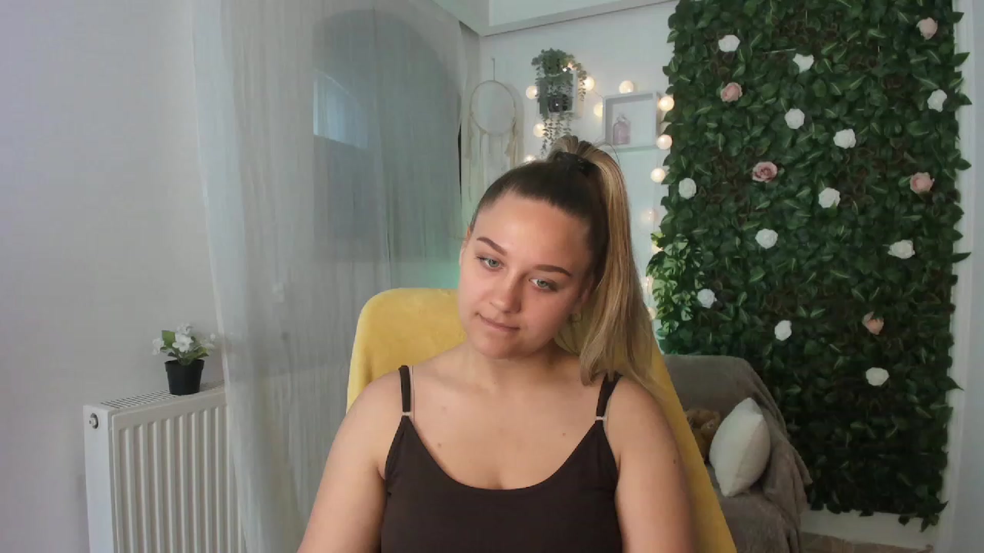 Gallery image thumbnail from Sofia_Lee18's myfreecams stream on, 06/28/2023, 09:47 image 20 of 20