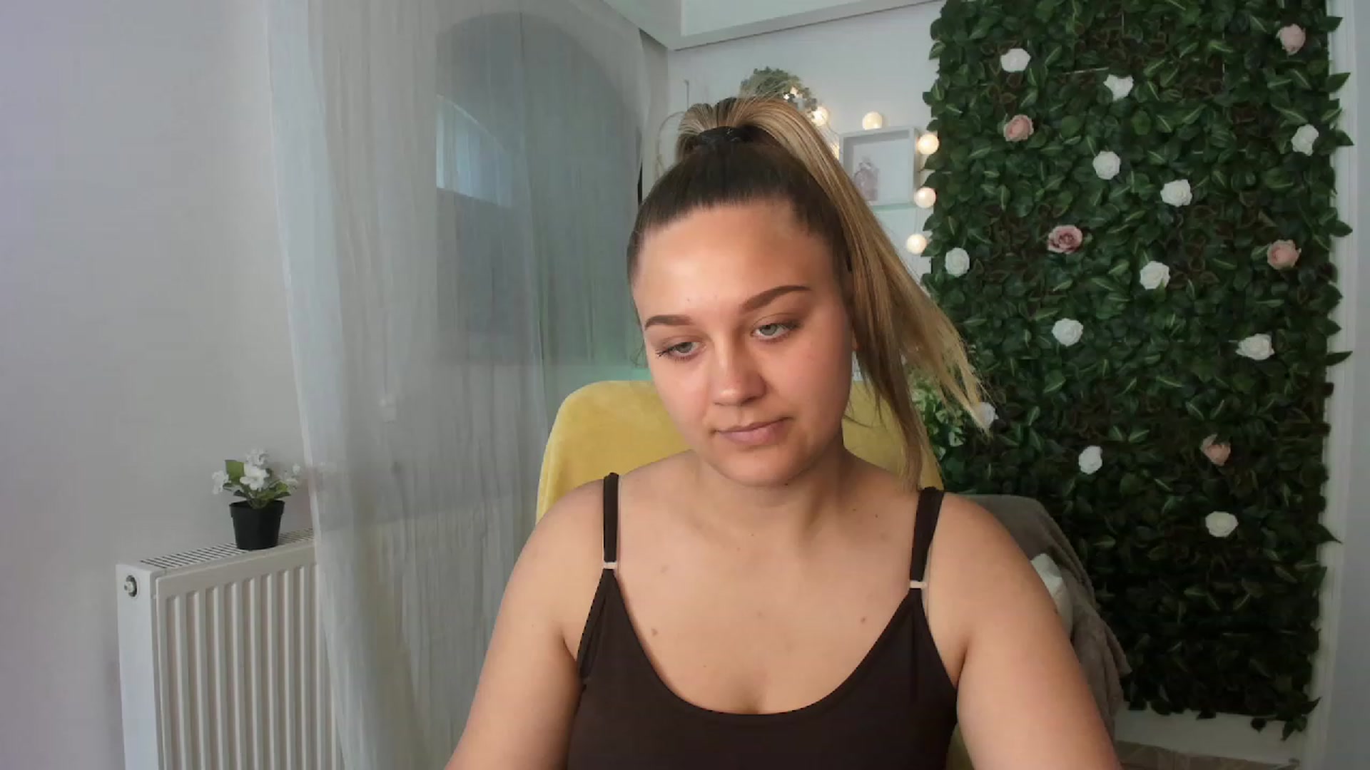 Gallery image thumbnail from Sofia_Lee18's myfreecams stream on, 06/28/2023, 09:47 image 16 of 20